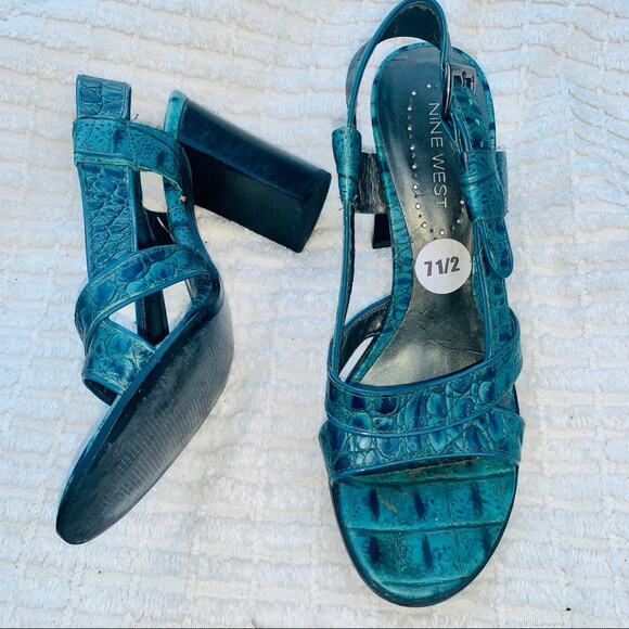 NINE WEST TURQUOISE CROCO LEATHER STRAPPY SANDALS - Picture 3 of 7